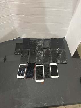 Lot of 18 Mixed Smartphones for Parts/Repair Apple iPhone, Samsung, LG, Motorola